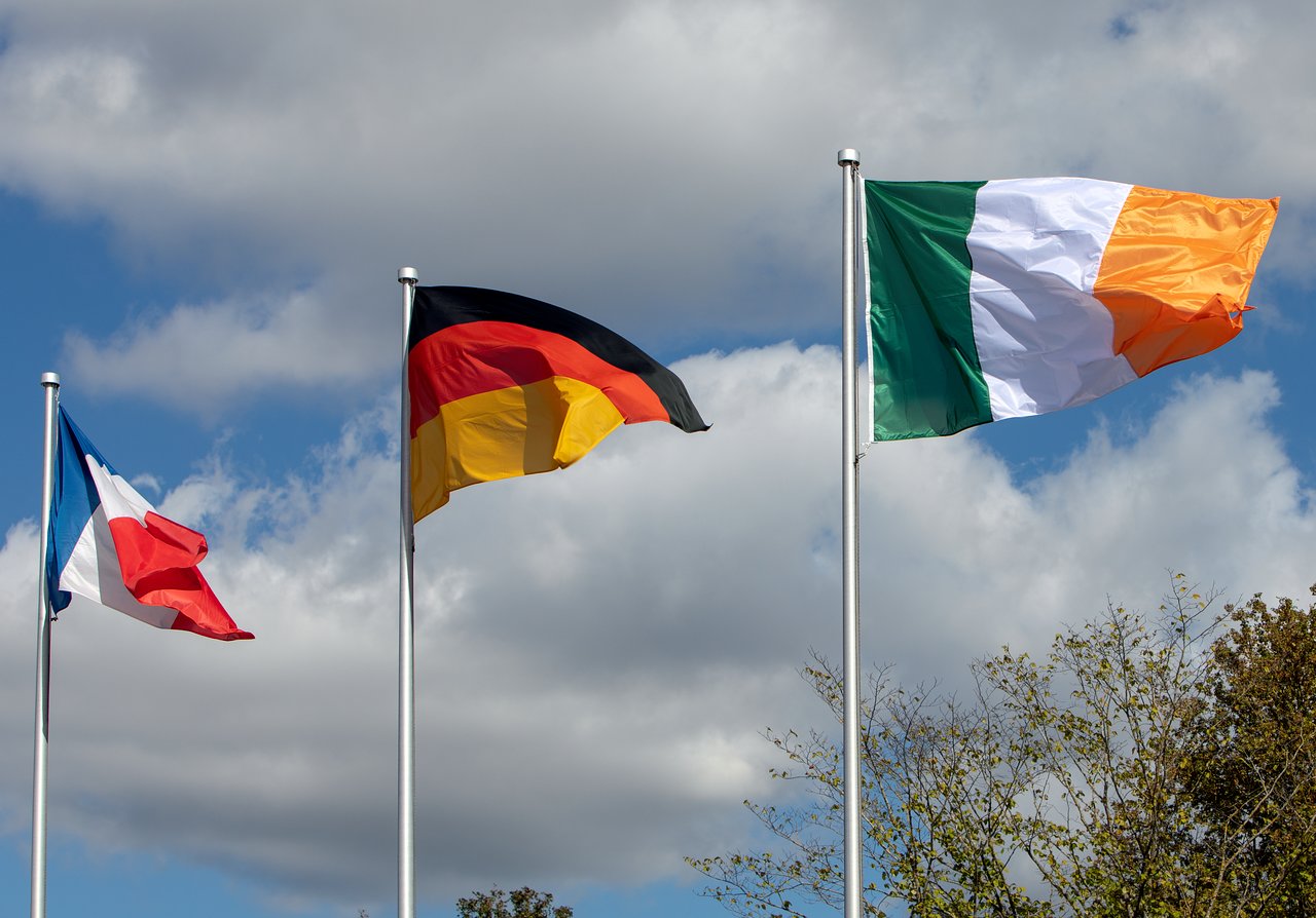 The Irish flag is hoisted for the first time at ESO’s Headquarters in Garching bei München, signifying Ireland becoming a Member State of ESO once the ratification process is complete. The flag joins those of the other Member States, taking the total number up to 16.