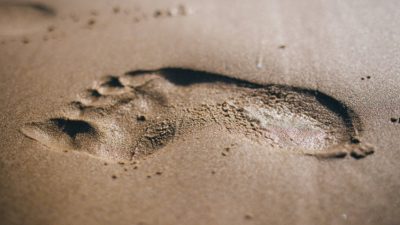 Descubren decenas de huellas humanas de hace 13.000 años en las costas de Canadá