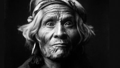 Jefe de pueblo nativo americano señala la enfermedad del hombre blanco: ‘piensan con la cabeza y no con el corazón’