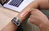 LumiWatch: Reloj inteligente que proyecta una pantalla táctil en tu brazo