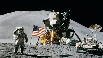 Buzz Aldrin y otros tres astronautas pasan el detector de mentiras sobre sus encuentros con ovnis