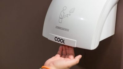 ¡Sheldon tenía razón!: Los secadores de manos son un paraíso de microbios