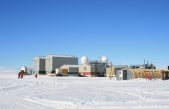 La ‘llave helada’ a los misterios del universo: por qué los científicos captan neutrinos en la Antártida