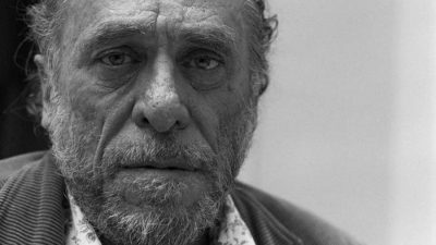 Charles Bukowski previó en este poema la soledad que internet traería al ser humano