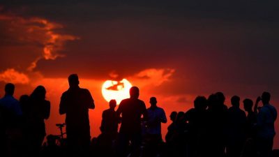 Las imágenes más espectaculares del eclipse lunar más largo del siglo