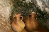 Cerámica de 2.000 años de antigüedad es descubierta en una cueva