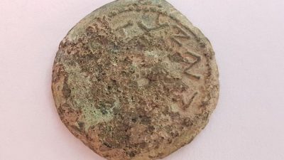 Moneda de la revuelta judía recientemente descubierta muestra a rebeldes conscientes de un desastre inminente