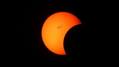 Científicos chinos intentan perseguir eclipse solar en el espacio