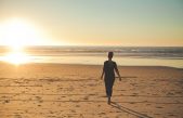 Por qué las caminatas en la playa te ayudarán a quemar más grasa que el ‘running’ (y a ser más feliz)