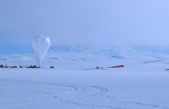 Detectan extrañas partículas surgiendo de los hielos de la Antártida