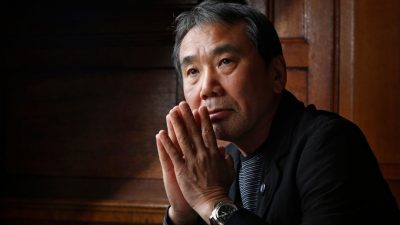 Murakami explica el secreto que anima sus novelas: “Debes atravesar la oscuridad para llegar a la luz”