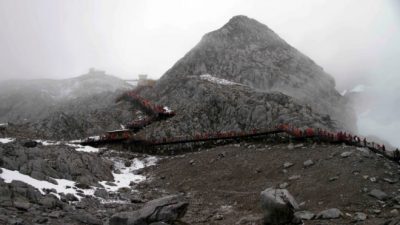 Viaje a la montaña sagrada que se derrite por el cambio climático