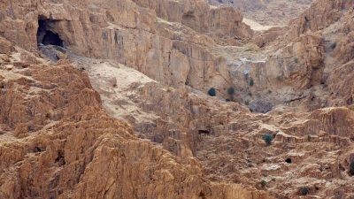 Hallan dos nuevas grutas en Qumrán. ¿Habrá más manuscritos en ellas?