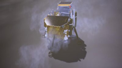 Sonda lunar Chang’e-4 aterriza en la luna tras 12 minutos de cortar la respiración