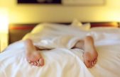 Dormir poco nos hace sentir más dolor