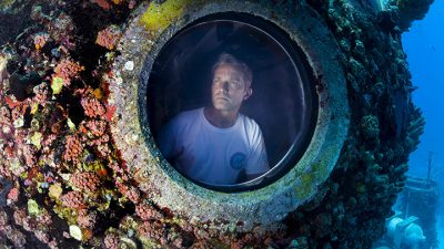 Fabien Cousteau: “Dicen que una gran serpiente habita en el gran agujero azul. Nosotros hemos visto qué hay en él…”