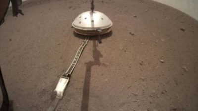 InSight protege su sismómetro con un escudo