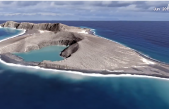 Visitan la extraña isla que la NASA vio surgir de la nada hace cuatro años