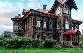 Impresionante casa abandonada en Rusia por la que no pasa el tiempo