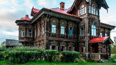 Impresionante casa abandonada en Rusia por la que no pasa el tiempo