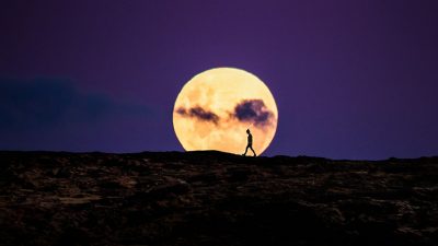 ¿Qué es la superluna de gusano que tendrá lugar esta noche?