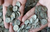 Reino Unido: Hallan un tesoro de 557 monedas de oro y plata de la época de la peste negra