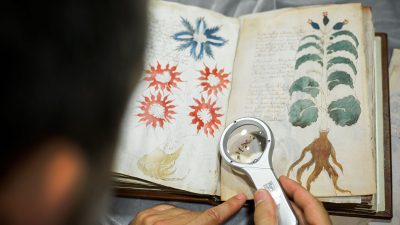 Científico afirma haber descifrado el manuscrito Voynich, el texto más enigmático de la Edad Media