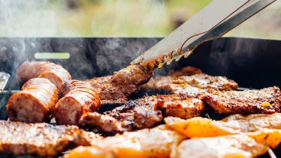 La carne roja y la carne blanca aumentan por igual el colesterol en el sangre