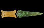 Científicos se preparan para descifrar el origen de una milenaria daga con cerca de 140.000 incrustaciones en oro hallada junto al Stonehenge