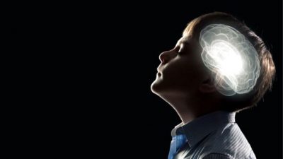 La “científica loca” que está convirtiendo a su hijo con autismo en un ‘cyborg’