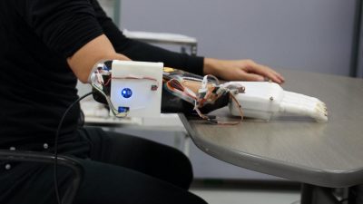 Juega a “piedra, papel o tijera” con la mente