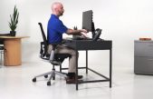 Un experto en ergonomía nos dice cómo ordenar nuestra mesa de PC para evitar el dolor de espalda