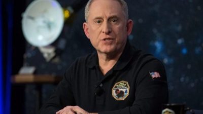 Alan Stern: “Sería una locura sustituir a los astronautas por robots”