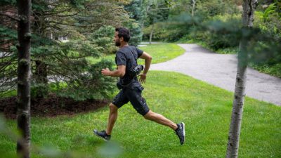 Este traje robótico ayuda a su portador a caminar y correr