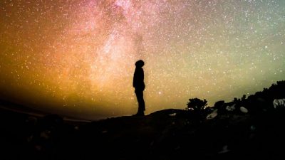 Científicos calculan la masa de la ‘partícula fantasma’ más pequeña del universo