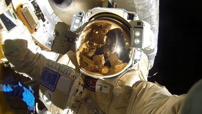 La Agencia Espacial Rusa no descarta incluir armas de fuego en equipamiento de cosmonautas