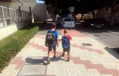 Cómo influye el peso de la mochila de un niño en su forma de caminar