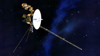 ¿Qué encontró la Voyager 2 cuando cruzó al espacio interestelar?