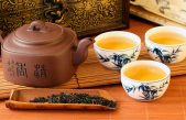 Miles de personas se juegan la vida cada año para probar el té de Huashan, en China