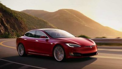 Tesla da un millón de dólares a quien ‘hackee’ uno de sus coches