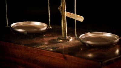 Alquimia moderna: crean un tipo de oro a partir de plástico
