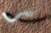 La NASA captura una extraña foto de un diablo de polvo en la superficie de Marte