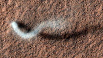 La NASA captura una extraña foto de un diablo de polvo en la superficie de Marte