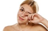 ¿Por qué es tan difícil NO tocarnos la cara?