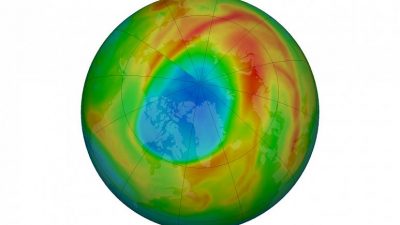 Un agujero en la capa de ozono del Ártico inédito, y buenas noticias desde la Antártida