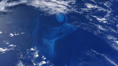 Astronauta toma una impresionante Imagen de un misterioso «remolino» en el Océano Pacífico.