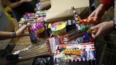 Los fuegos artificiales emiten plomo, cobre y otras toxinas y metales que dañan las células humanas