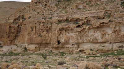Hallan en una cueva neolítica de Israel cuchillos usados para desmembrar difuntos