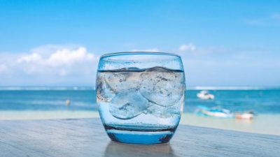 Este nuevo invento hace que el agua de mar sea segura para beber (en minutos)