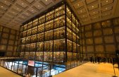 La biblioteca de libros raros más grande del mundo esconde 3 ejemplares únicos de incalculable valor